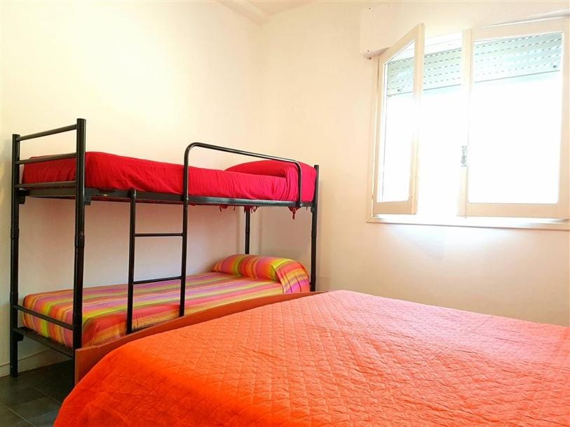 Bedroom, bunk bed