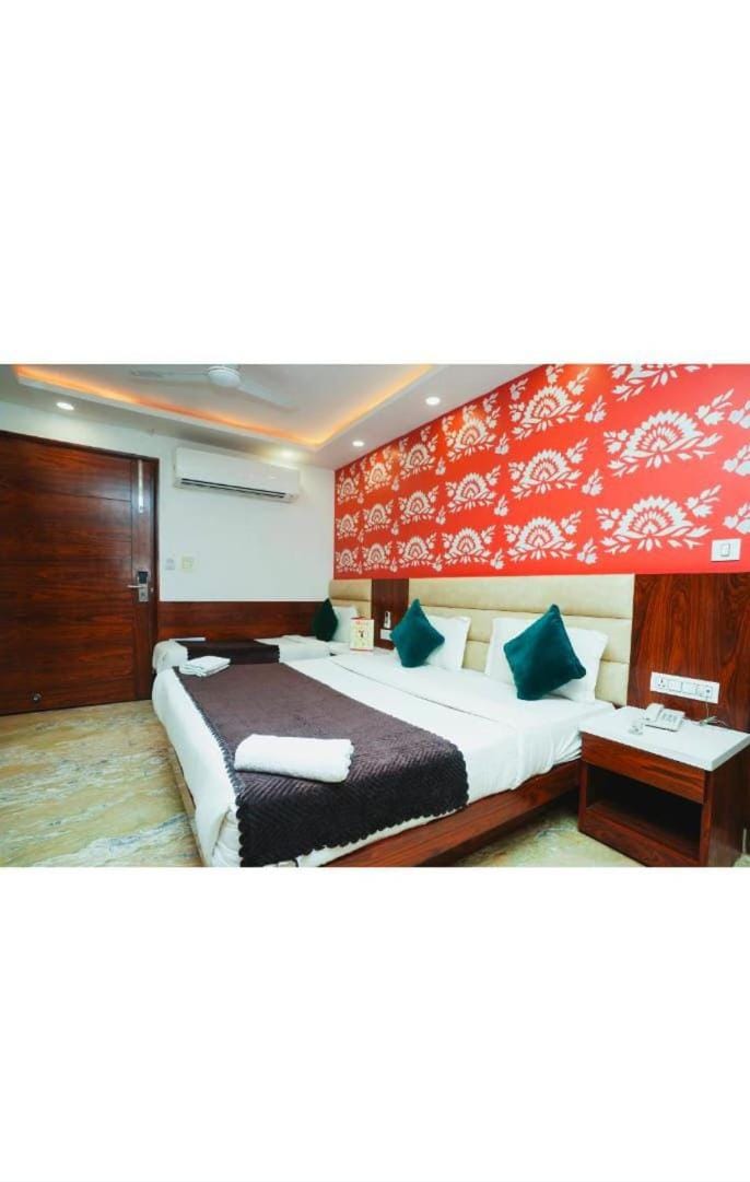 Hotel Kabir Palace Karol Bagh Hotel in New Delhi