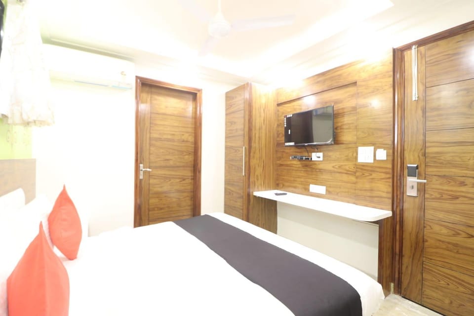 Hotel Kabir Palace Karol Bagh Hotel in New Delhi
