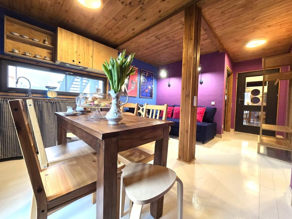 Kitchen or kitchenette, Living room, Seating area, Dining area, pet friendly