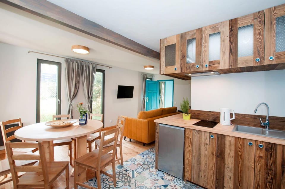 Kitchen or kitchenette, Living room, Dining area, pet friendly, stove