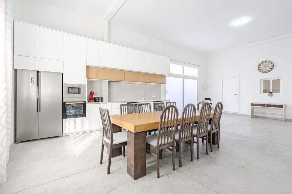 Kitchen or kitchenette, Dining area, oven, stove, toaster