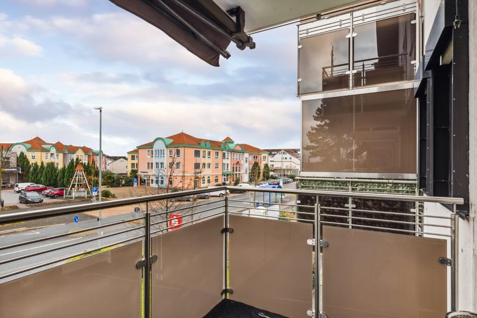 Property building, View (from property/room), Balcony/Terrace, City view, Street view
