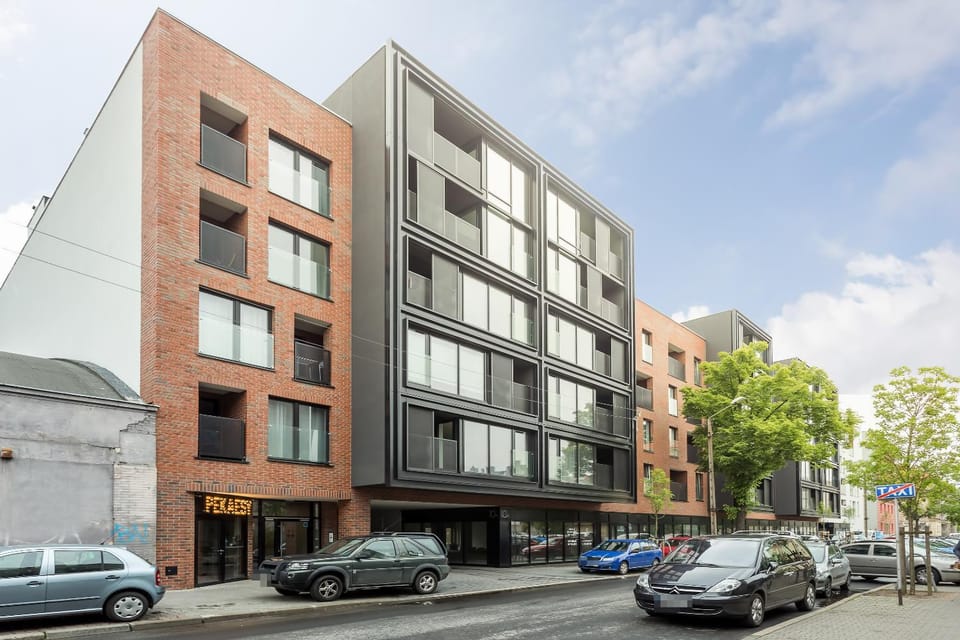 Property building, Off site, Location
