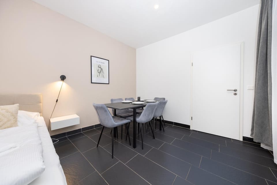 2BR Modern Apt Maybachufer Tischkicker Apartment in Berlin