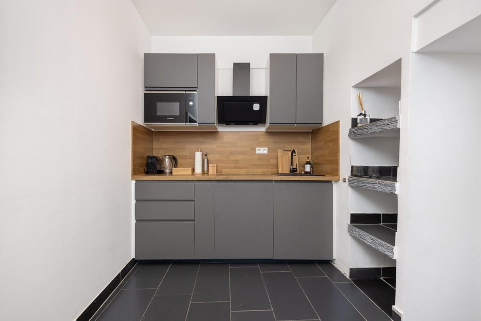 2BR Modern Apt Maybachufer Tischkicker Apartment in Berlin
