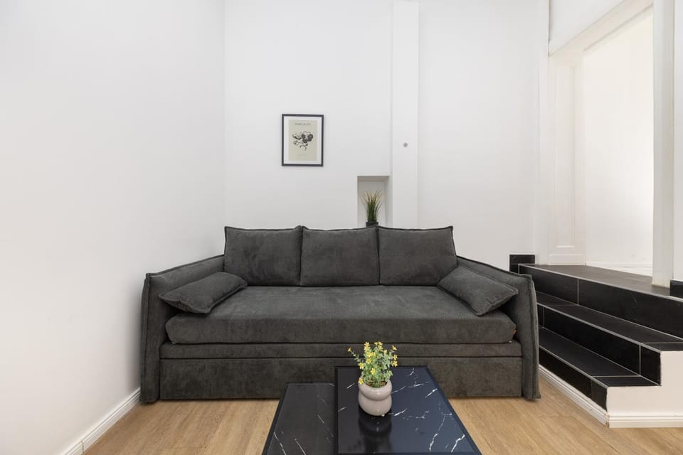 2BR Modern Apt Maybachufer Tischkicker Apartment in Berlin