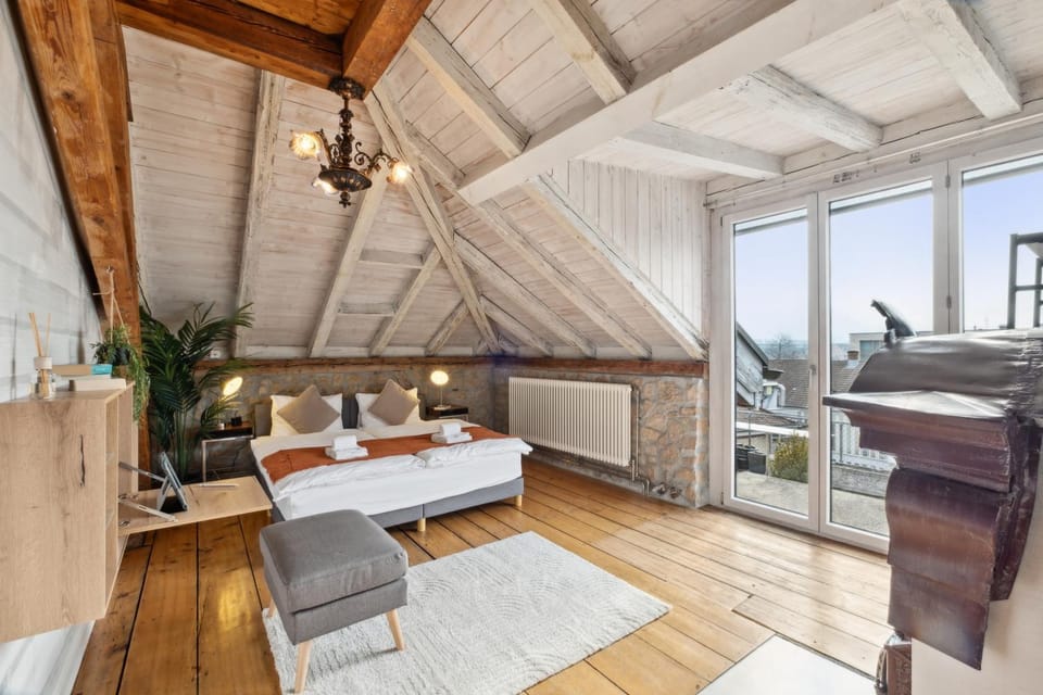 Bed, View (from property/room), Seating area, Bedroom, Family, towels