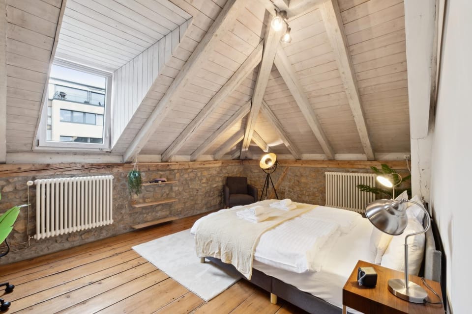 Bed, Photo of the whole room, Bedroom, Family, internet, towels