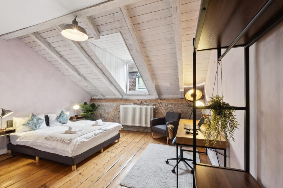 Bed, View (from property/room), Photo of the whole room, Seating area, Bedroom, Family, towels, wardrobe