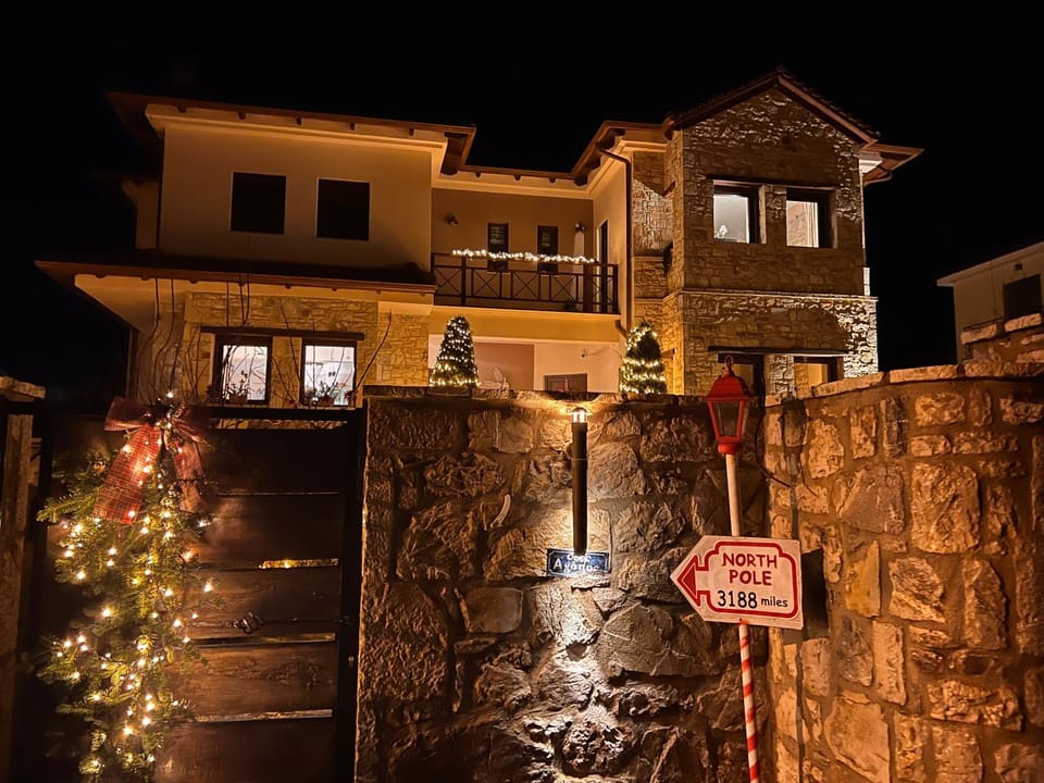 Vytina Mont et Sapin House in Arcadia, Greece