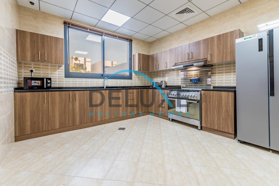 Kitchen or kitchenette, oven, stove