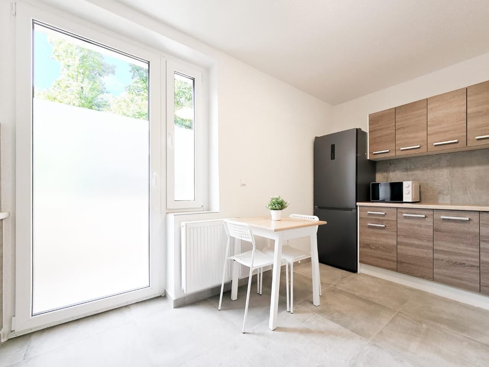 Balcony/Terrace, microwave, kitchen