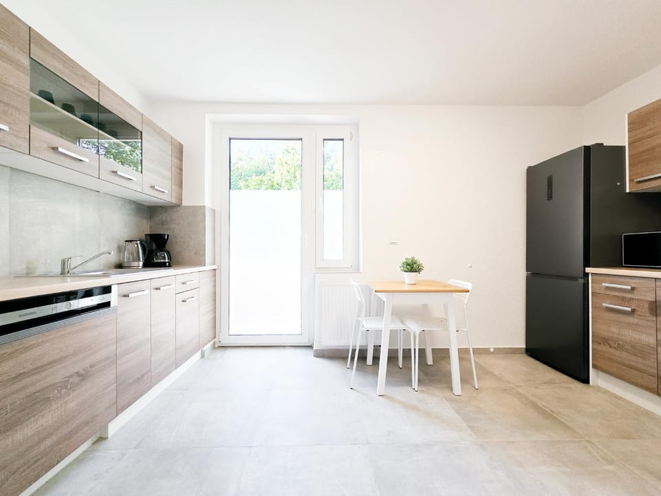 Coffee/tea facilities, Balcony/Terrace, Dining area, oven, stove, kitchen