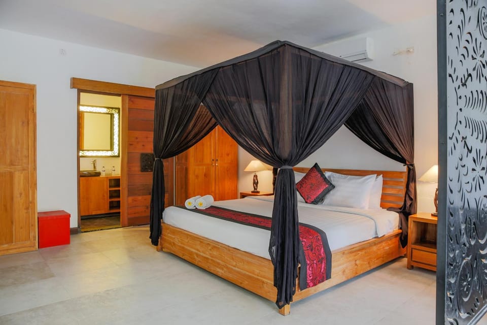 Day, Bedroom, On site, Pool view