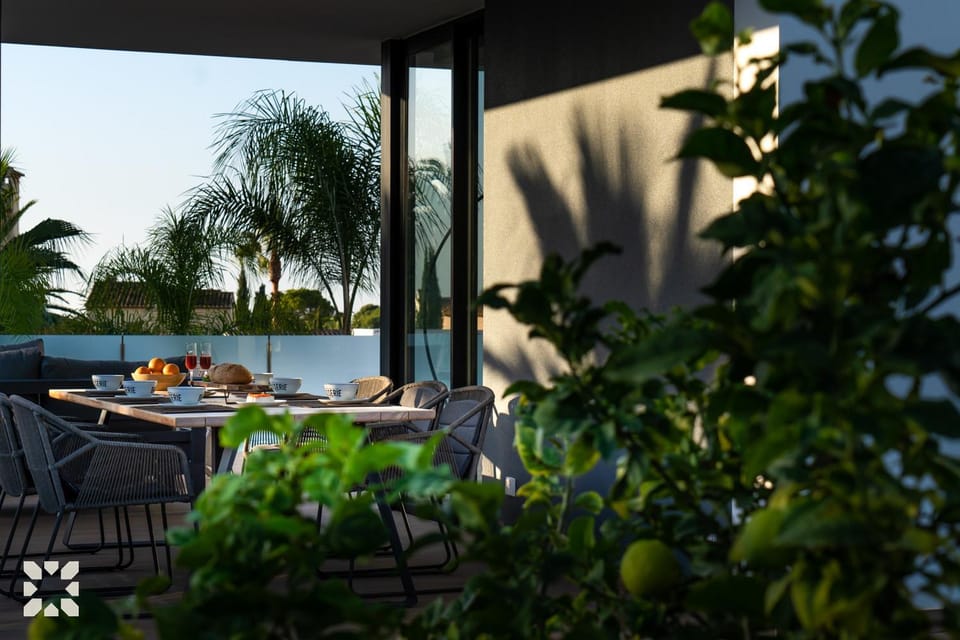 Patio, Spring, Day, Natural landscape, Garden, View (from property/room), Balcony/Terrace, Living room, Seating area, Dining area, Garden view, Lake view, Pool view, Swimming pool, sunbed