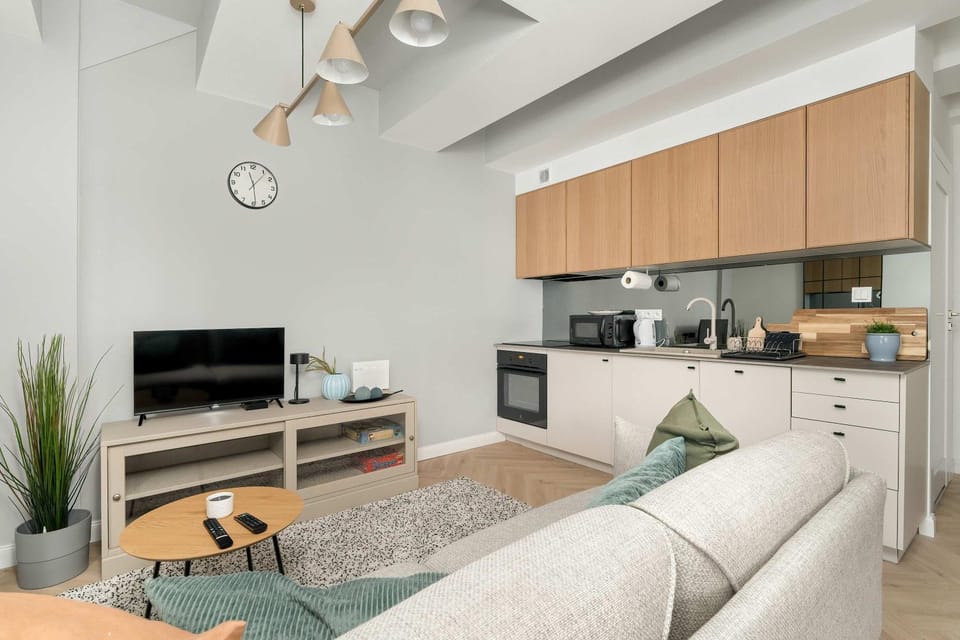 TV and multimedia, Coffee/tea facilities, Kitchen or kitchenette, Living room, Seating area, Dining area, stove