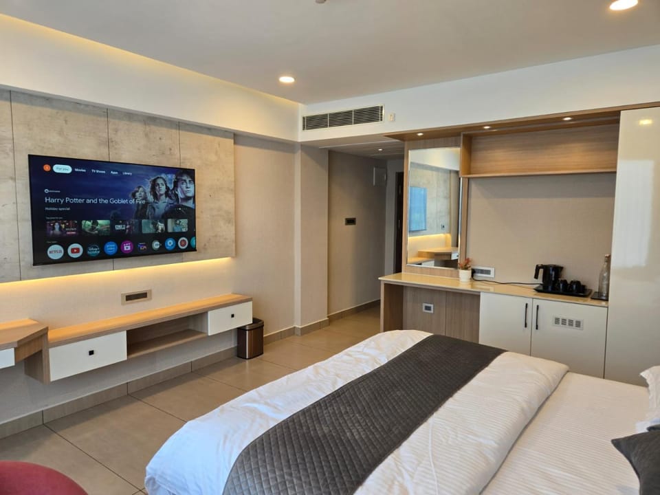 Bed, TV and multimedia, Photo of the whole room, Bedroom, hair dresser, minibar