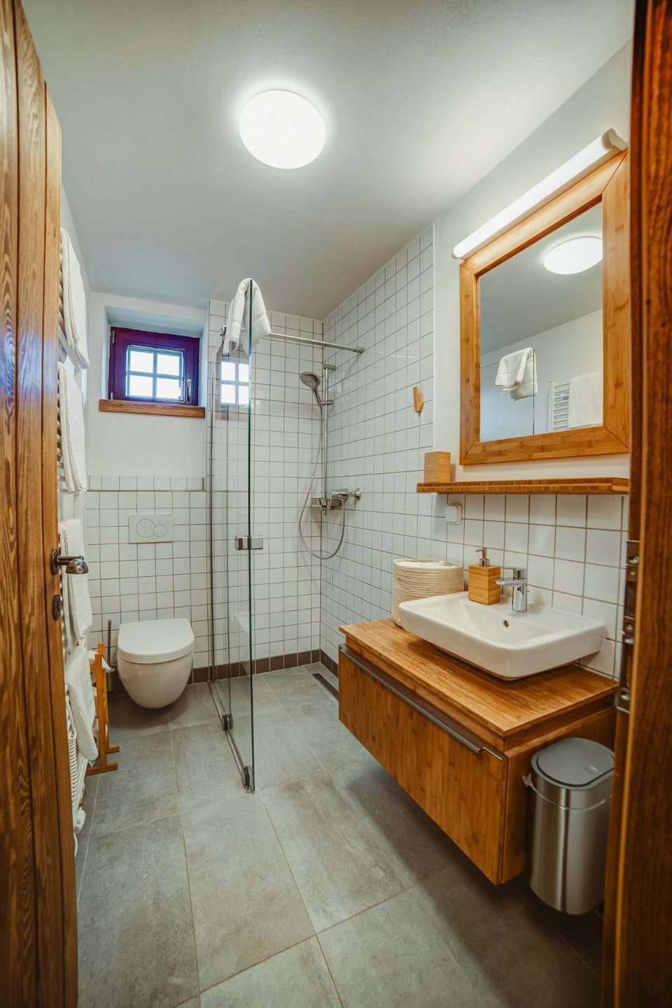 Shower, Toilet, Bathroom, towels