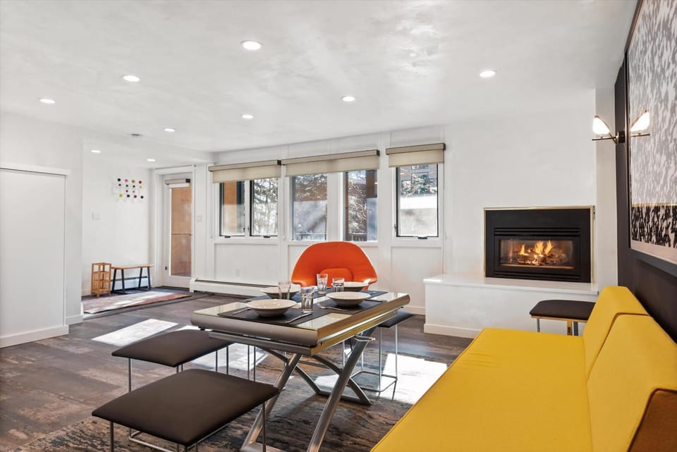 Downtown Aspen Studio Steps to Gondola & Trails - 305A Apartment in Aspen