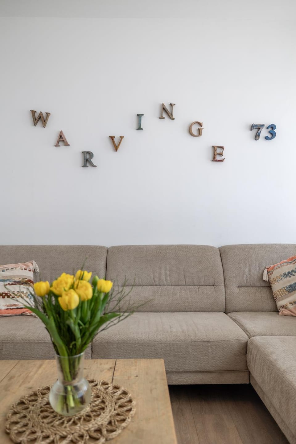 Communal lounge/ TV room, TV and multimedia, Living room, Seating area, Food