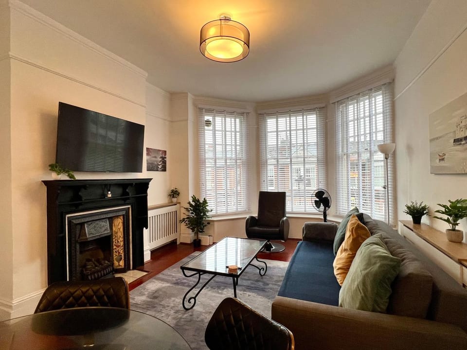 2 Bedroom Luxury Flat in Centre of Muswell Hill Apartment in London
