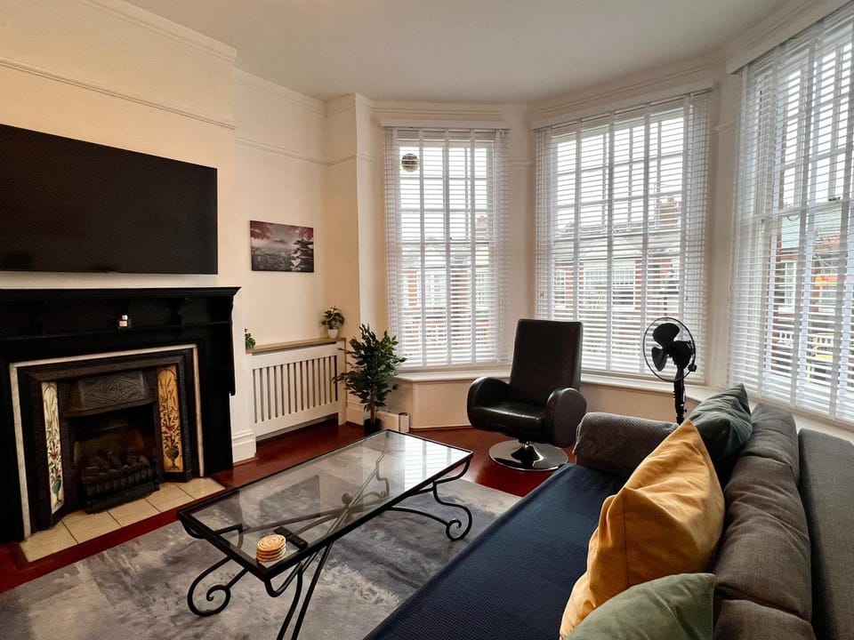 2 Bedroom Luxury Flat in Centre of Muswell Hill Apartment in London
