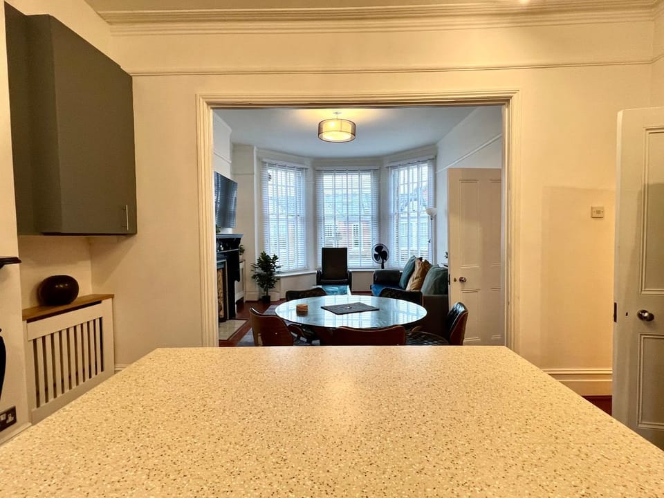 2 Bedroom Luxury Flat in Centre of Muswell Hill Apartment in London