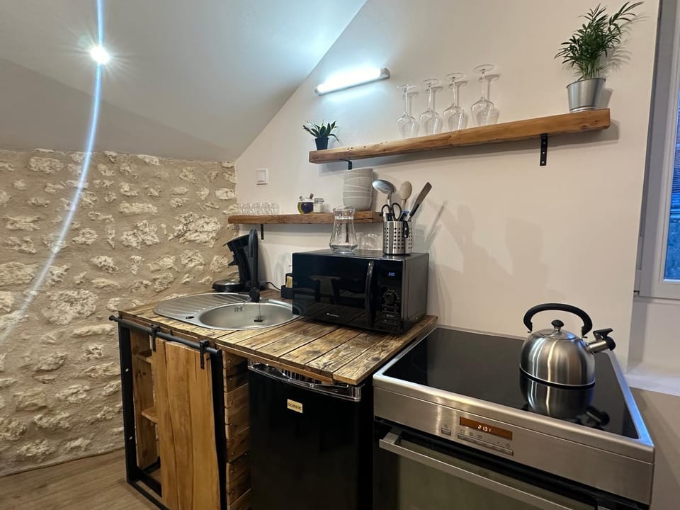 Kitchen or kitchenette