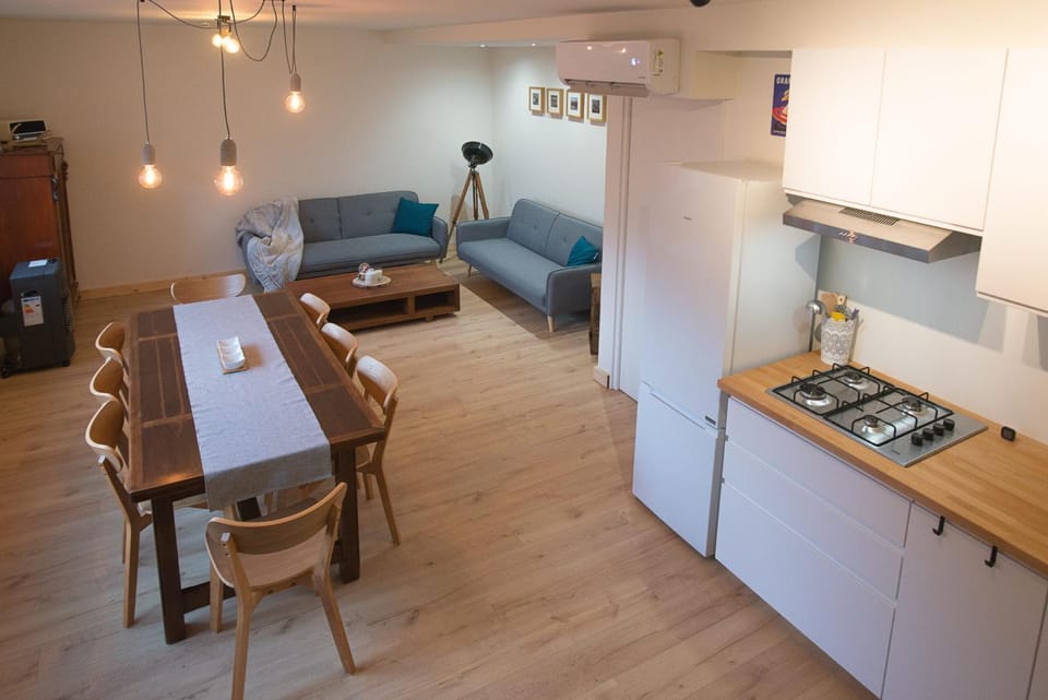 Communal lounge/ TV room, Living room, Seating area, Dining area, minibar, pet friendly, stove