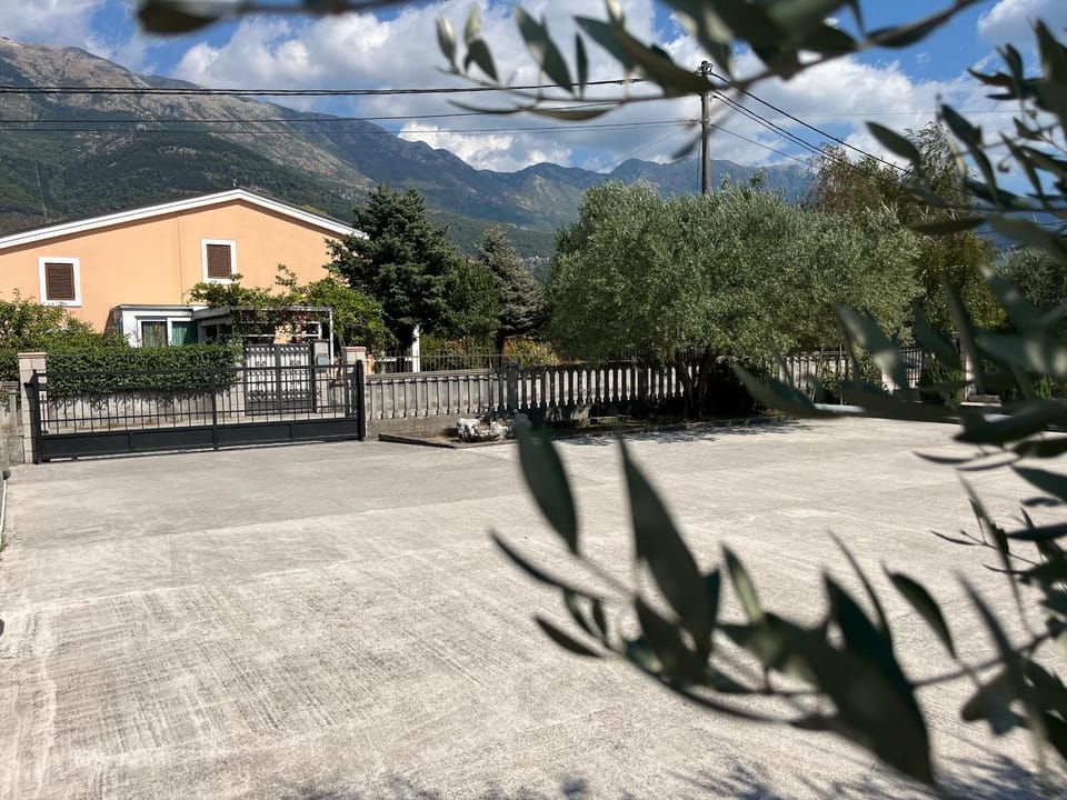 Apartman MIO Apartment in Kotor Municipality