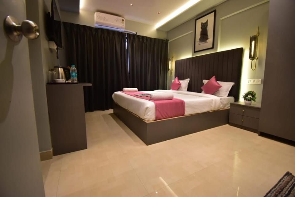 Dhanvantari Luxury Hotel Near Kokilaben Dhirubhai Ambani Hospital Mumbai Hotel in Mumbai