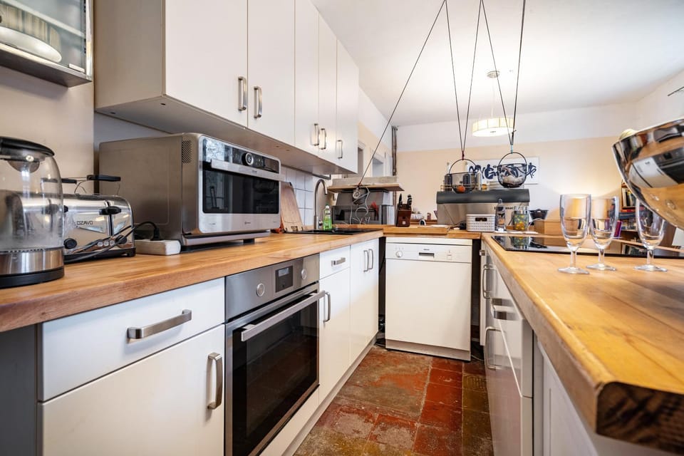 Kitchen or kitchenette, Living room