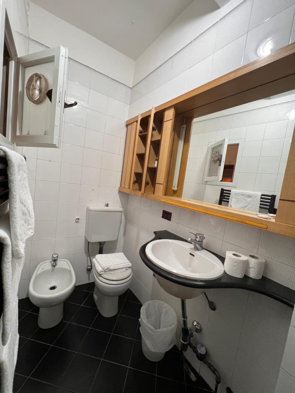 Toilet, Bathroom, bidet, towels