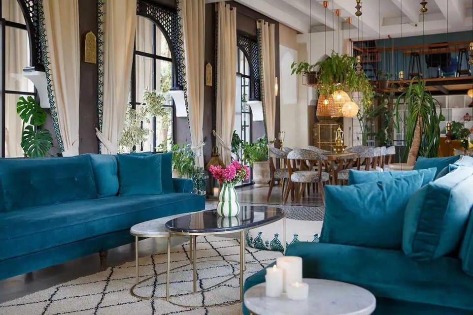 Restaurant/places to eat, Living room, Seating area