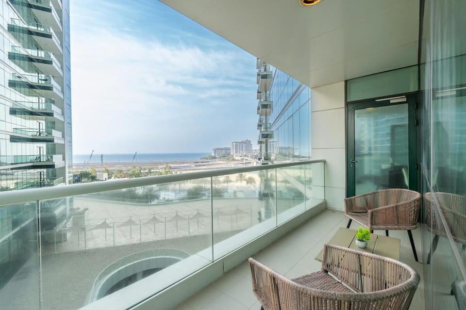 Premium 3-bedroom with Direct Beach Access in JBR Apartment in Dubai