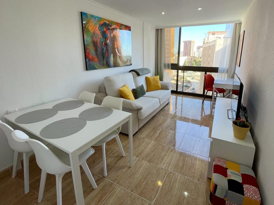 TV and multimedia, Living room, Seating area, Dining area