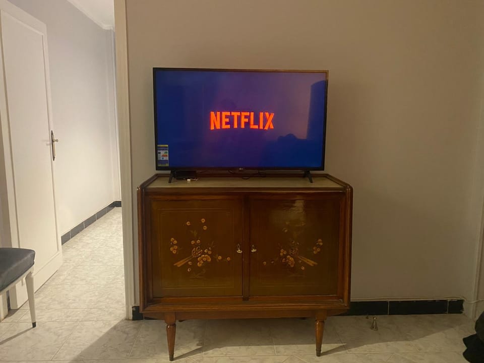 Communal lounge/ TV room, TV and multimedia, Evening entertainment