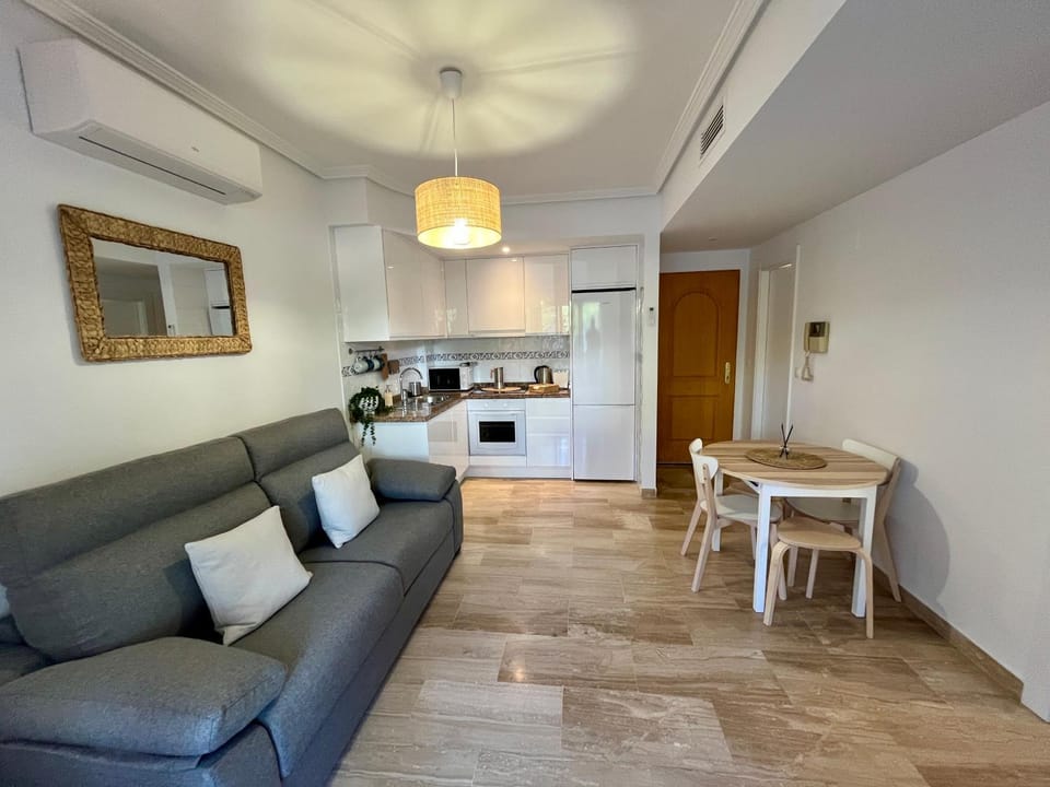 Kitchen or kitchenette, Living room, Seating area, Dining area