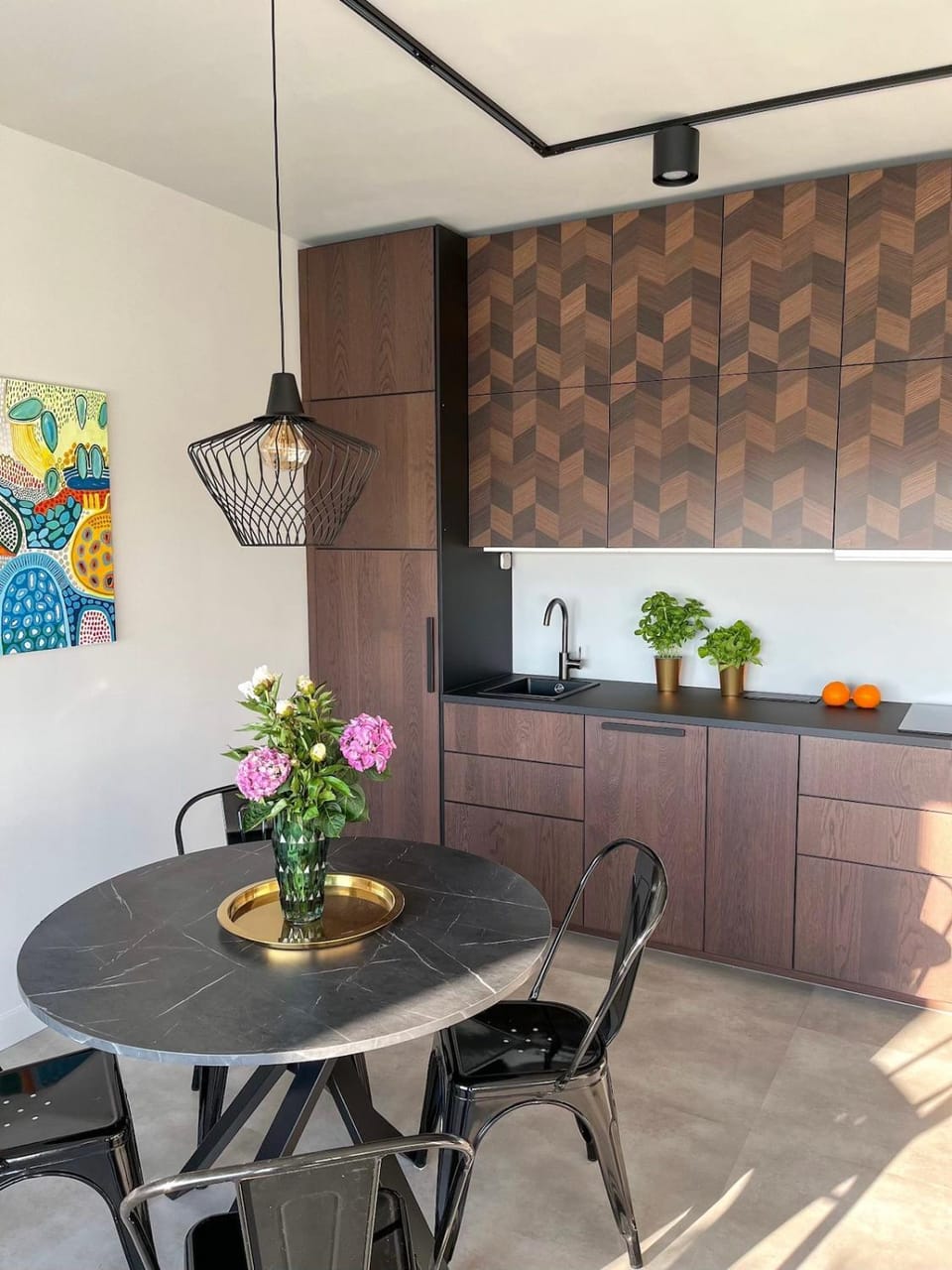 Kitchen or kitchenette, Dining area