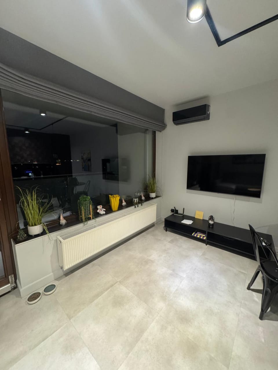 TV and multimedia, Living room, Evening entertainment
