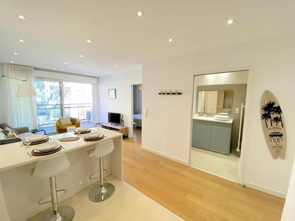 T2 Neuf centre ville Sanary avec garage Apartment in Sanary-sur-Mer