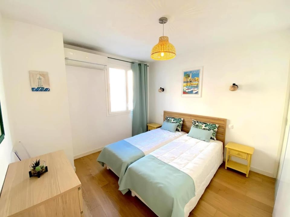 T2 Neuf centre ville Sanary avec garage Apartment in Sanary-sur-Mer