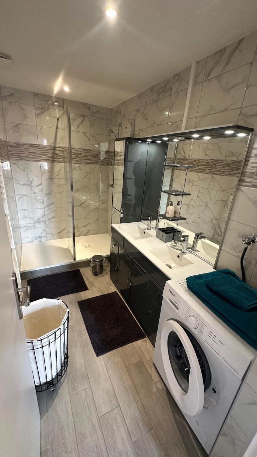 Shower, Bathroom, washing machine