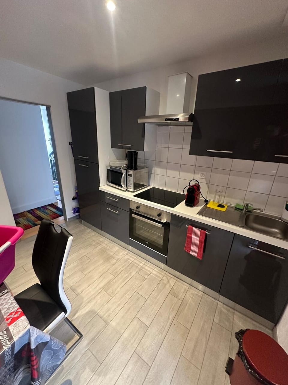Kitchen or kitchenette, Dining area, oven, stove