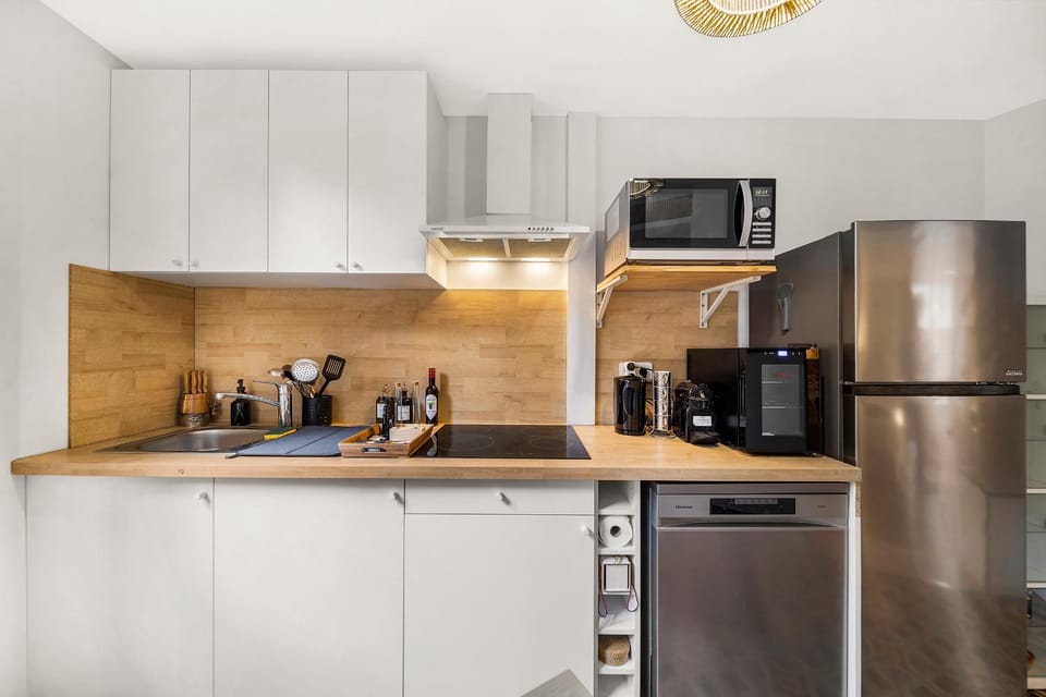 Kitchen or kitchenette