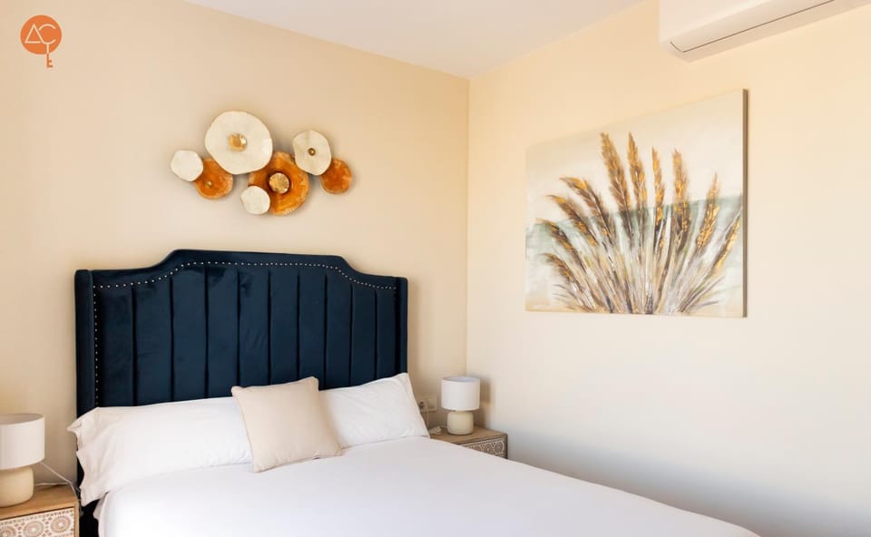 Bed, Photo of the whole room, Bedroom, air conditioner