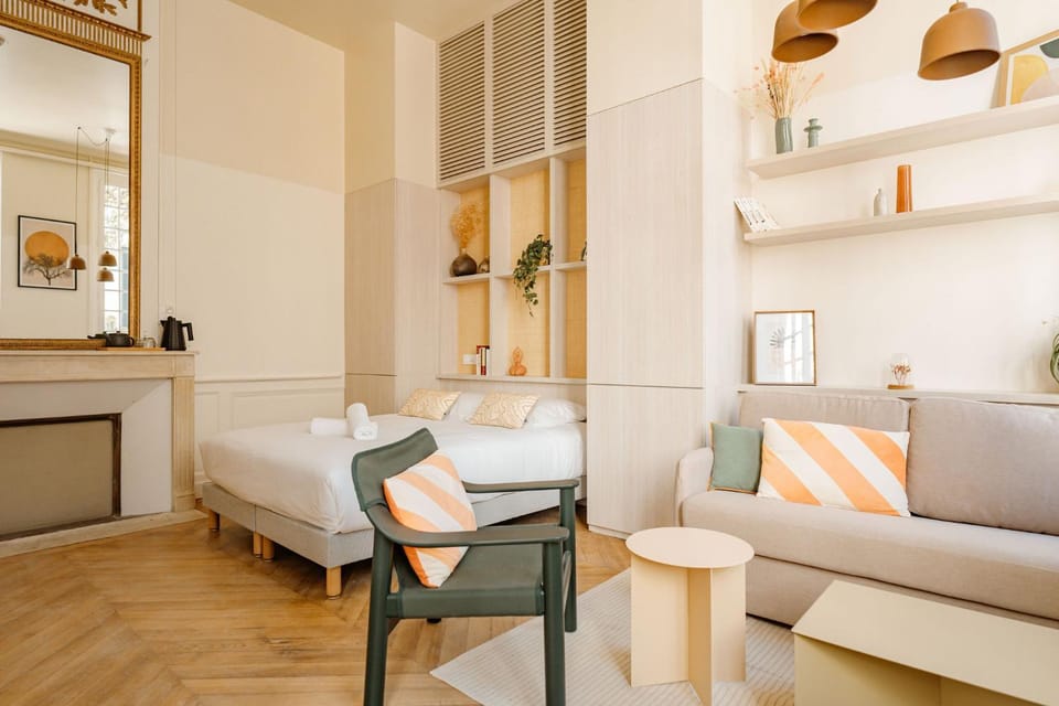 Photo of the whole room, Seating area, Bedroom
