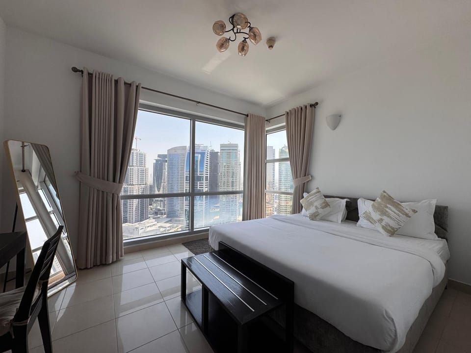 Bedroom, City view