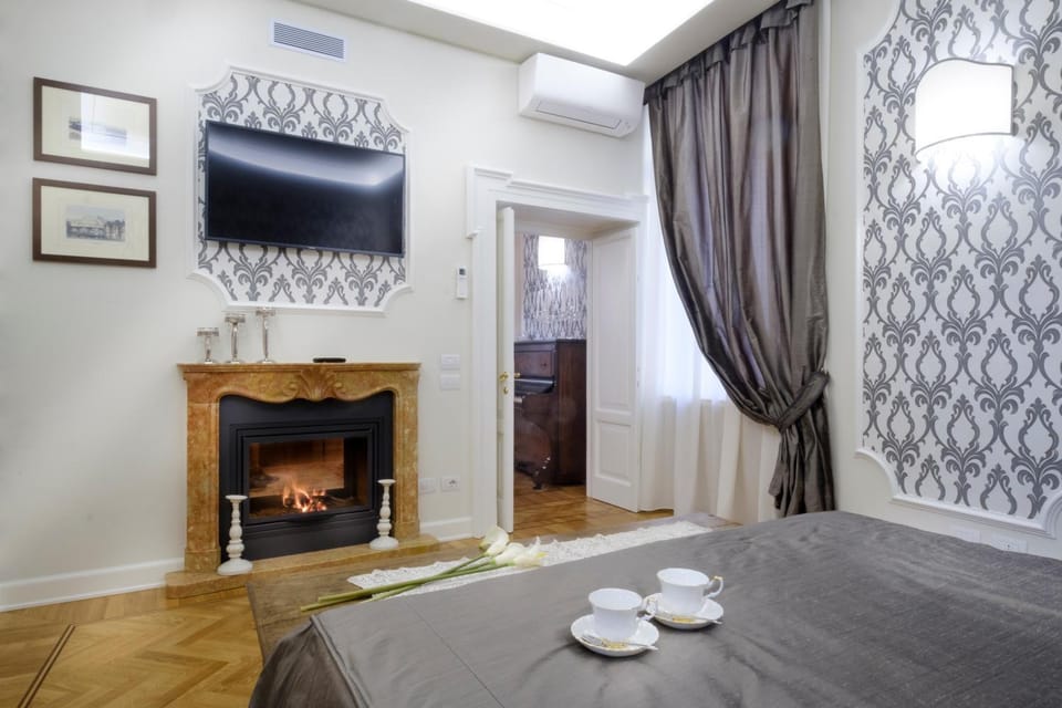 TV and multimedia, Photo of the whole room, Bedroom